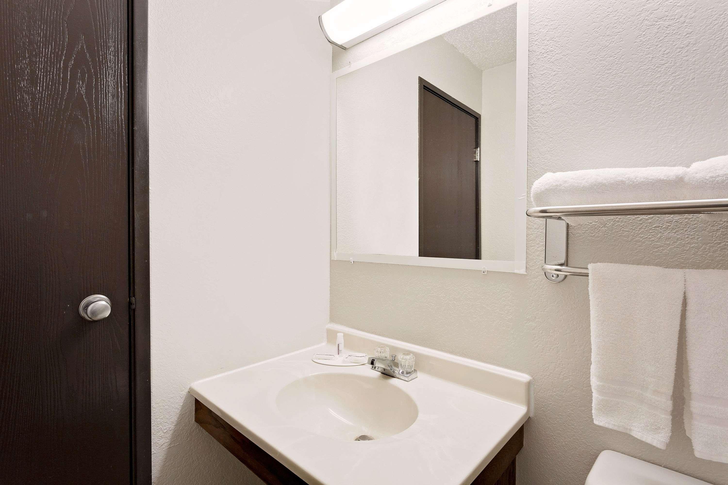 Super 8 By Wyndham Waynesboro Hotel Екстериор снимка